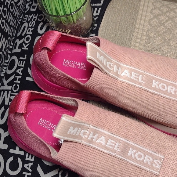 MICHAEL Michael Kors Barbie Pink Ombre Bodie Stretch knit sneakers - Picture 11 of 14